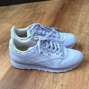 Reebok Ortholite Classic Leather Lavender Lace-Up Sneakers Purple size 6.5